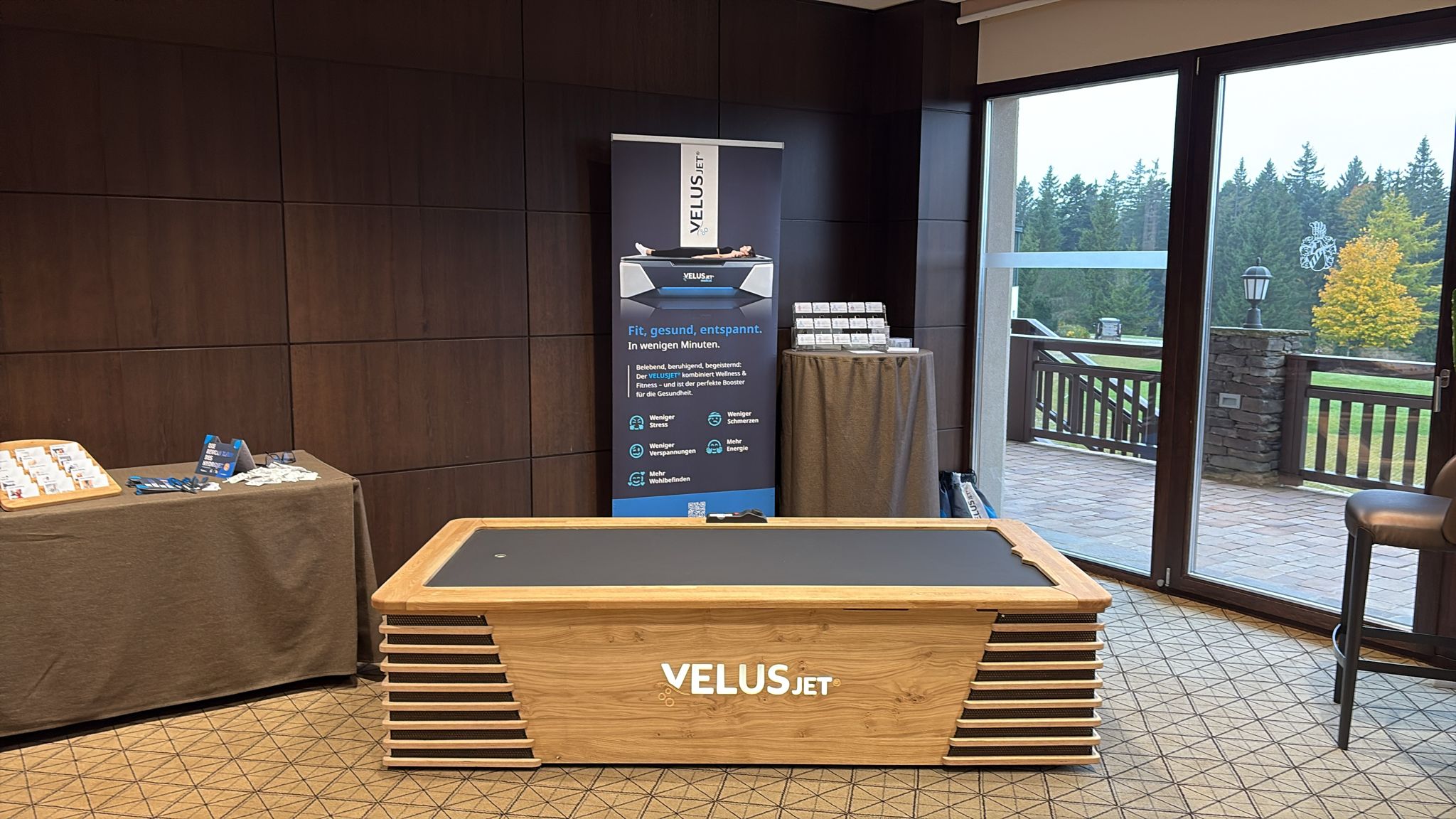 Der VELUSJET® Chalet in einem schicken Hotelzimmer